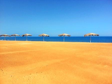 huts_on_beach